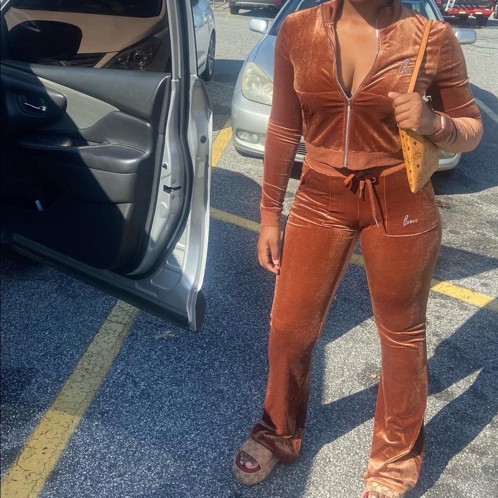 gsuwoo velour track suit